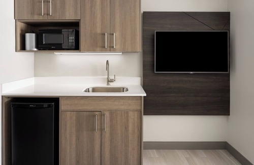Meriden Hotel | Holiday Inn Express & Suites Meriden by IHG