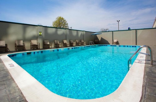 Springfield Hotel | Holiday Inn Express Washington DC SW - Springfield by IHG