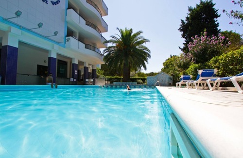 Pineto Apartment | Holiday Rendez Vous 18 - First floor apartment with side sea view