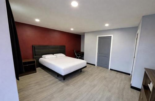 New Castle Hotel | Hollywood Motel