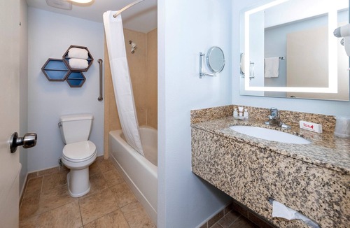 New Castle Hotel | HomeTowne Studios by Red Roof Wilmington - New Castle