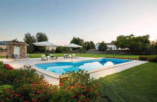 Lucca Villa | HONEYMOON LEONOR VILLA in bike distance from Lucca