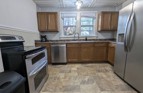Marion House | Hook, Wine & Sinker - 2Bed/1Bath