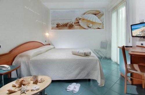 Cattolica Hotel | HOTEL AURORA