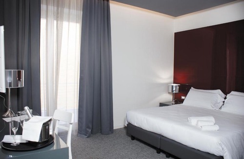 Pomigliano D'arco Hotel | Hotel Leopardi