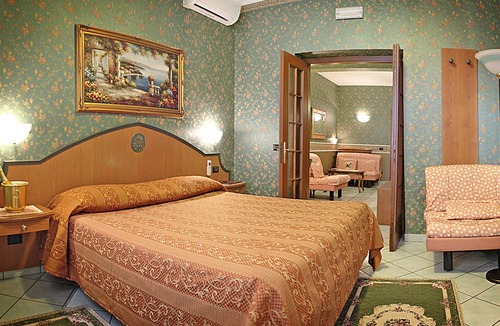 Lariano Hotel | Hotel Nespolo D'Oro