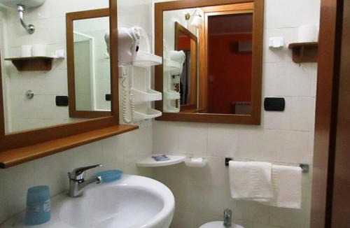Pietramelara Hotel | Hotel Rosso Di Sera