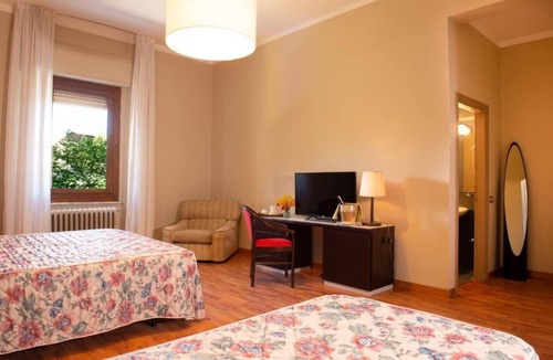 San Terenziano Hotel | Hotel Villa dei Pini