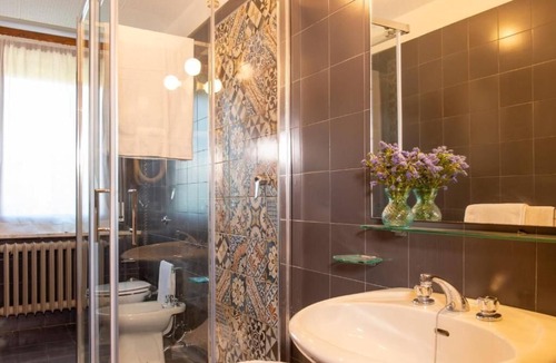 San Terenziano Hotel | Hotel Villa dei Pini