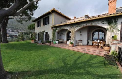 Formia Villa | Il Casale villa con piscina e giardino vista mare