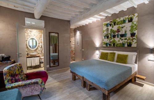 Lucca Historical Center House | Inside the Wall