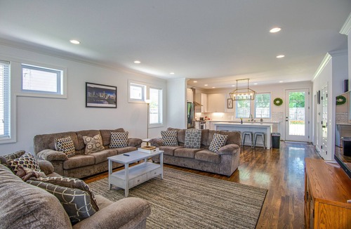 Urbandale Nations House | Insta-Worthy Rooftop Views! Heart of Nashville! Sleeps 12+