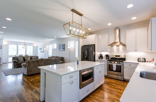 Urbandale Nations House | Insta-Worthy Rooftop Views! Heart of Nashville! Sleeps 12+