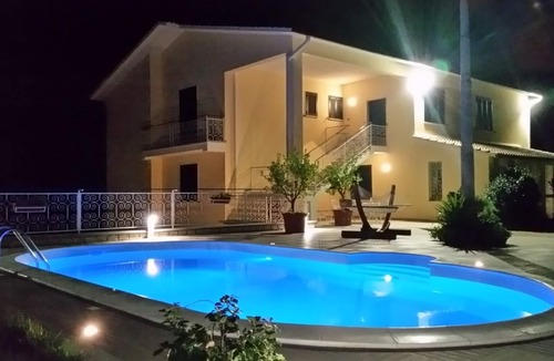 Viterbo House | Iris - Holiday Home with Pool - Wi Fi - Air Conditioning