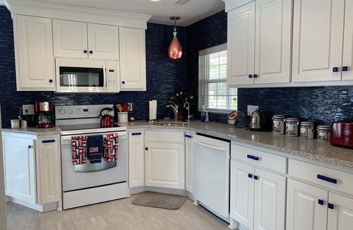 Chapin Cottage | Island Trail's Sunset Cottage on Beautiful Lake Murray - Now with King Size bed!