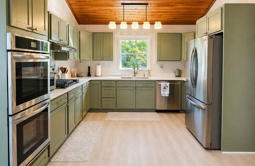 Kent Narrows House | Kent Narrows 2 Acre Waterfront Escape Wake Up to Endless Water Views. Location!