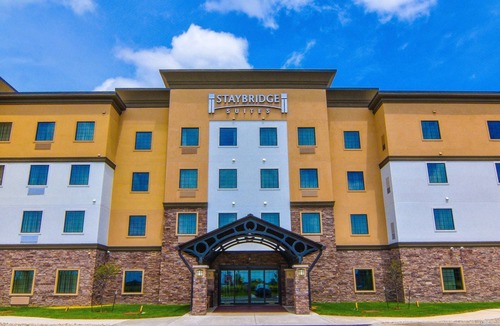 Lafayette Condo | King Suite. Free Breakfast. Pool. Only 5 Miles from Purdue University!