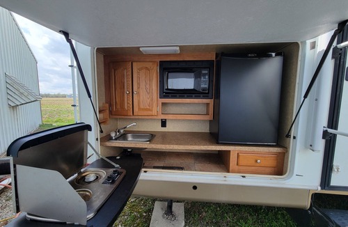 Oraville House | Kinkaid Kamper with AC in Oraville - 2 bedrooms for a cozy stay. house mattress