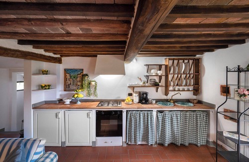 Massa e Cozzile Apartment | La Colombaia romantic apartment