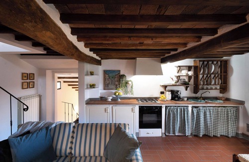 Massa e Cozzile Apartment | La Colombaia romantic apartment