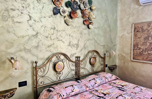 Fabriano Bed & Breakfast | La Mammola b&b-Room LA ROSA