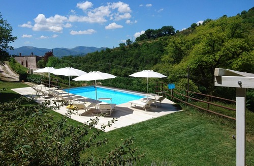 Fabriano Apartment | La Quercia d'oro - "Borgo Canapegna" private pool near Frasassi Caves