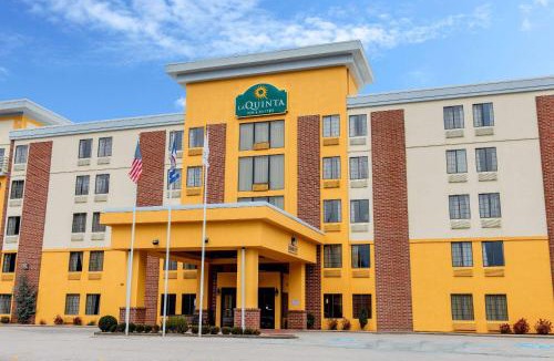 Blue Creek Hotel | La Quinta by Wyndham Elkview - Charleston NE
