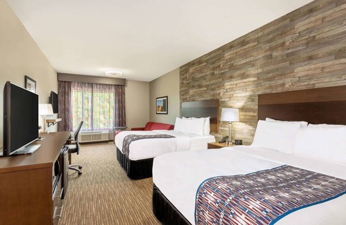 Bloomington Hotel | La Quinta Inn & Suites by Wyndham Bloomington
