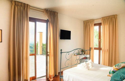 Serravalle Pistoiese Bed & Breakfast | LA ROCCA RELAIS