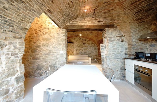 Crecchio Bed & Breakfast | La Vecchia Cantina - Borgo Baccile by Vini Fantini