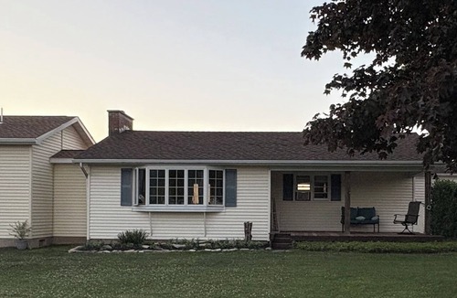 Wilson Cottage | Lakefront 3BR/2BA Cottage on 2.6-acre Private Lot w/Direct Lake Access