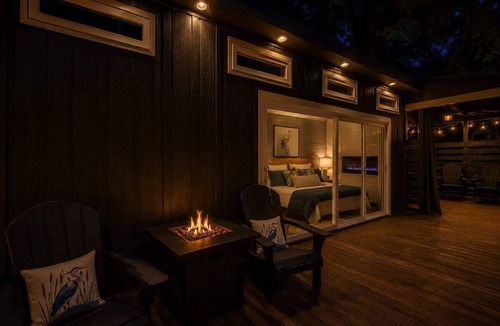 Cherokee Cabin | Lakefront cabin for couples with*private hot tub*