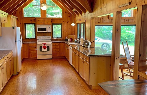 Brookfield Cabin | Lakefront cabins for family and friend gatherings