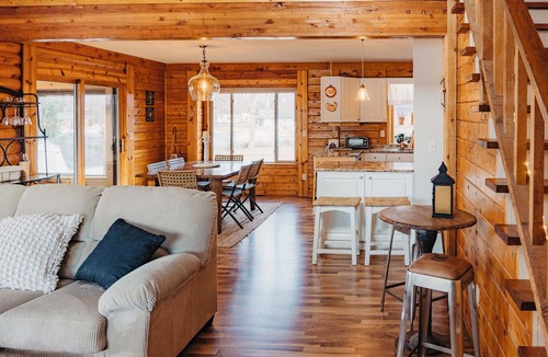 Athens House | Lakefront Getaway w/Fire Pit in Akron