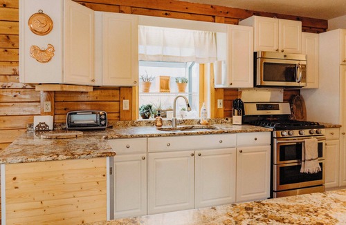 Athens House | Lakefront Getaway w/Fire Pit in Akron