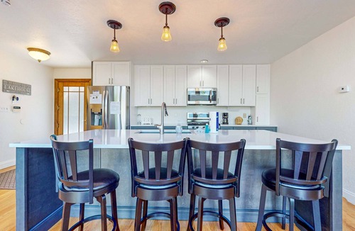 Maynardville Cabin | Lakefront Retreat, Sleeps 12, 3 Boat Slips, Decks