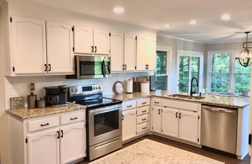 Scotts House | Lakefront- Stay, Soak, Paddle, Play & Relax! On Lake Lookout in Catawba, NC