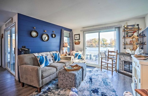 Tully House | Lakefront Tully Cottage with Screened Porch!