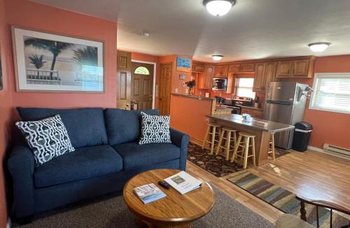 Middlebury House | Lakin' It Easy