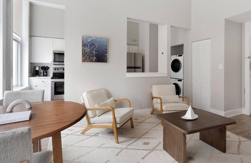 Downtown Baltimore Apartment | Landing | Chic 1BD in University of Maryland