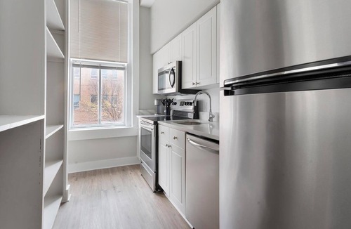 Downtown Baltimore Apartment | Landing | Chic 1BD in University of Maryland