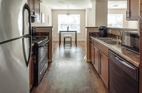 Germantown Apartment | Landing | Modern 1BD, Gym, Tennis Court