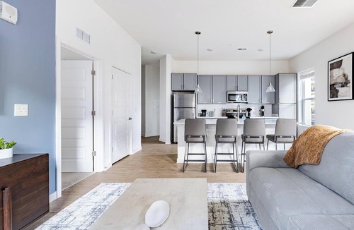 Dayton Apartment | Landing | Modern 2BD in Manhattan Harbour