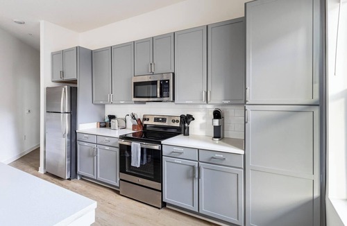 Dayton Apartment | Landing | Modern 2BD in Manhattan Harbour