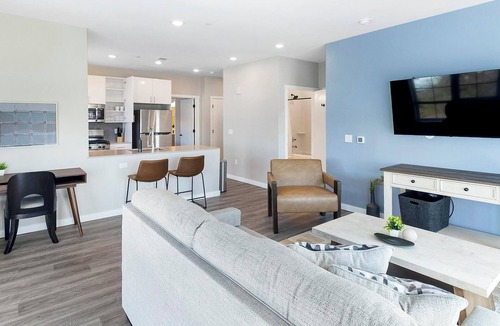 New Haven Apartment | Landing | Modern 2BD, Yoga Studio, Pool