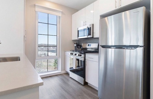 New Haven Apartment | Landing | Modern 2BD, Yoga Studio, Pool