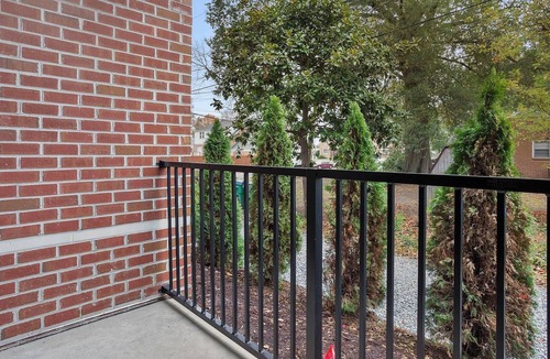 Richmond Apartment | Landing | Spectacular 2BD, Pool, Clubhouse