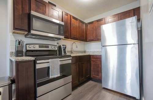 Fort Wayne Apartment | Landing | Stylish Studio, Pool, Game Room