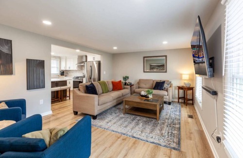 Arnold House | Liberty Call has multiple gathering spaces, screened-in porch and parking