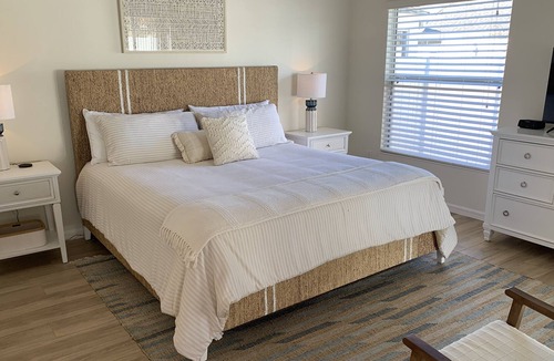 Lady Lake Villa | Location! Location! Beautiful 3 bdrm/2 bath Villa w/Golf Cart , BBQ & WiFi